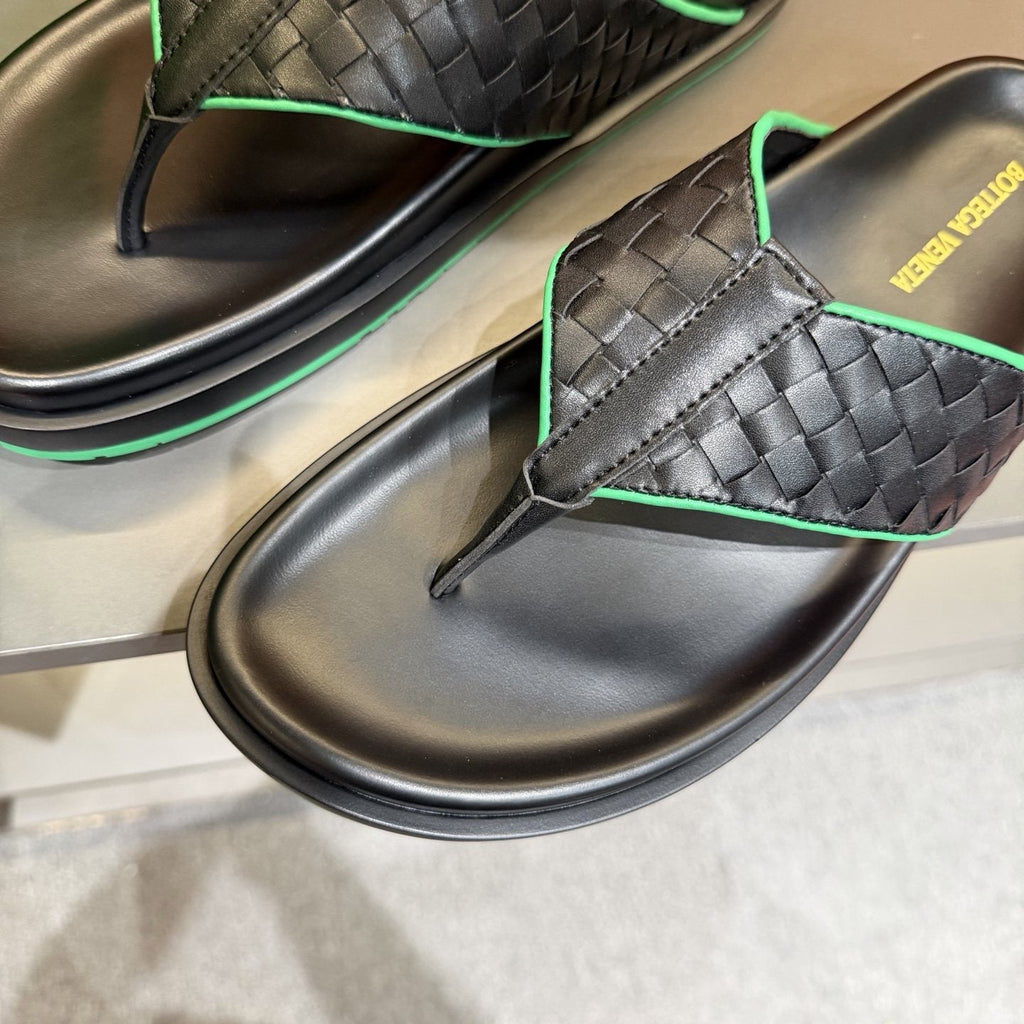 Bottega Veneta Black & Green Thong Sandals — detail